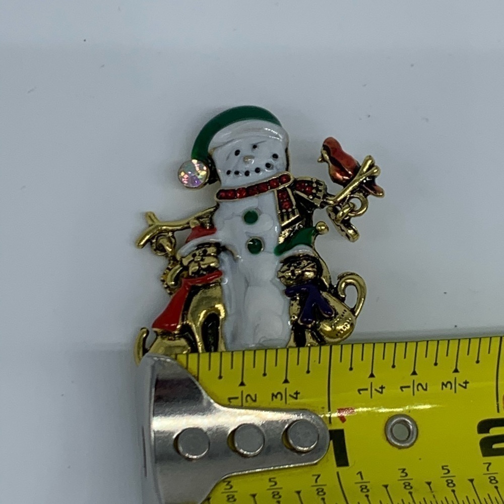 New Christmas snowman brooch or pin with cat & dog - Picture 5 of 8
